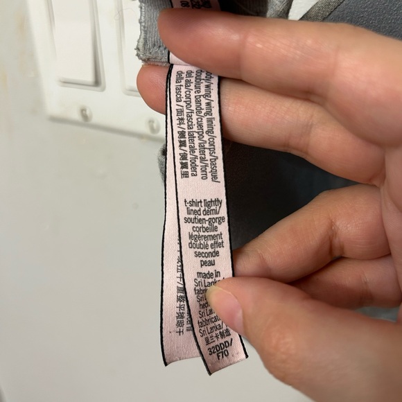 Victoria Secret The T-Shirt Cotton Lightly lined Demi Bra in light grey. - Picture 6 of 7